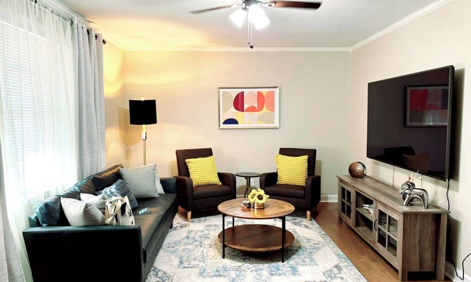 Florence House | Charming Brand NEW 3B/2bathroom house closed by to all shopping and MUSC