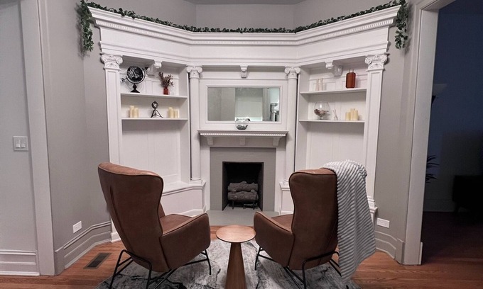 Grand Boulevard House | Charming Bronzeville Oasis