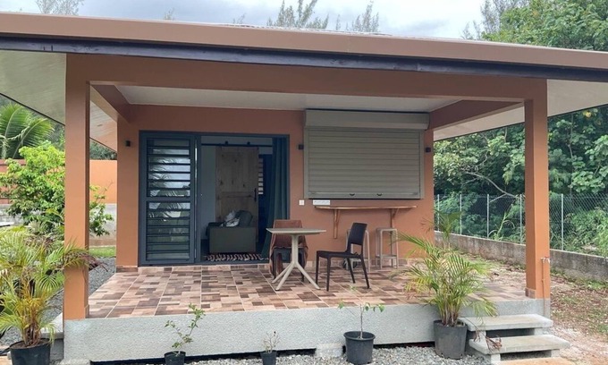 Huahine House | Charming bungalow in peaceful property with WiFi, AC in Fare, Huahine
