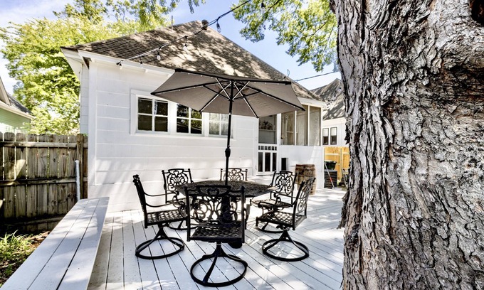 Cooper-Young Historic District House | Charming bungalow with fenced yard! Walk to the best restaurants & bars in town