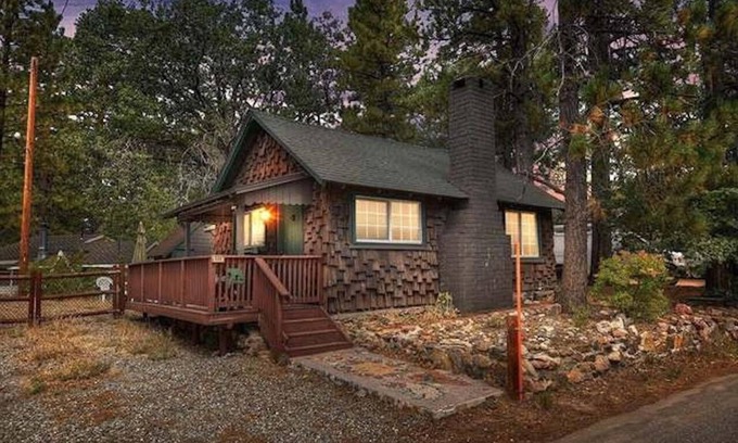 Big Bear Lake House | Charming cabin close to the lake and downtown