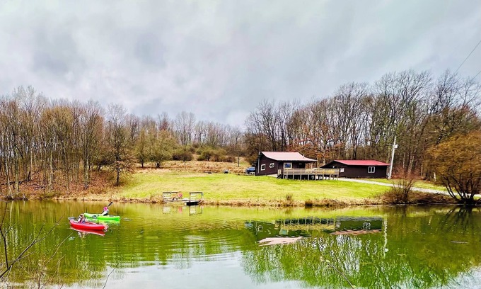 Coshocton Cabin | Charming Cabin Getaway with Pond, Kayaks + Creek