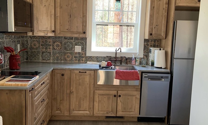 Weaverville Cabin | Charming Cabin Hideaway, Weaverville NC. Easy access to Asheville NC area