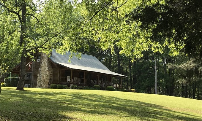 Crawfordville Cabin | Charming Cabin on 50 Wooded Acres with Pond & Pool. Great for families & friends