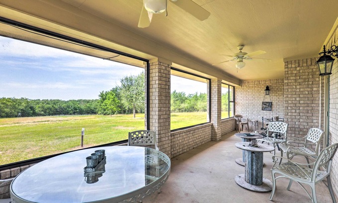 Cameron House | Charming Cameron Farm Retreat ~ 41 Mi to TAMU