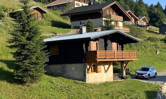 Crest-Voland Ski Chalet | Charming Chalet for 6 with Modern Amenities in Crest-Voland