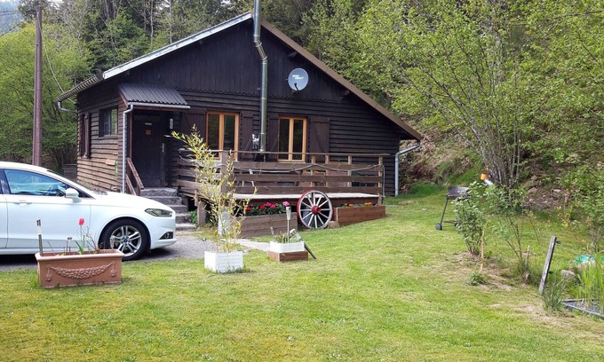 Plainfaing Cottage | Charming Chalet with Nature Views, Near Colmar & Gérardmer, Ideal for 4, Free WiFi