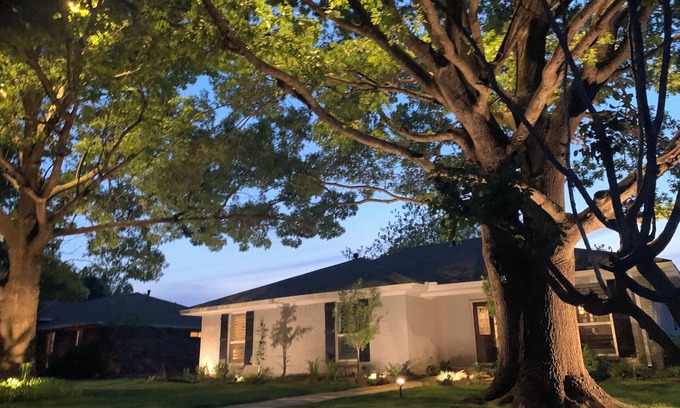 Allen House | Charming Classy & Elegant 2-bedroom home with fitness room! Sleeps 4
