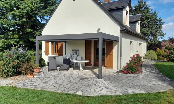 Conflans-sur-Anille Cottage | Charming Countryside House with Large Garden, Terrace, and Recreational Activities