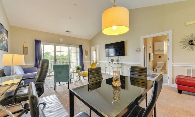 Charlotte Condo | Charming Condo w/Balcony, 1 Mi to UNC Charlotte!