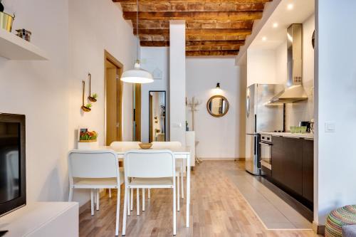Sants Apartment | Charming & Convenient Apartment Near Plaza Espanya