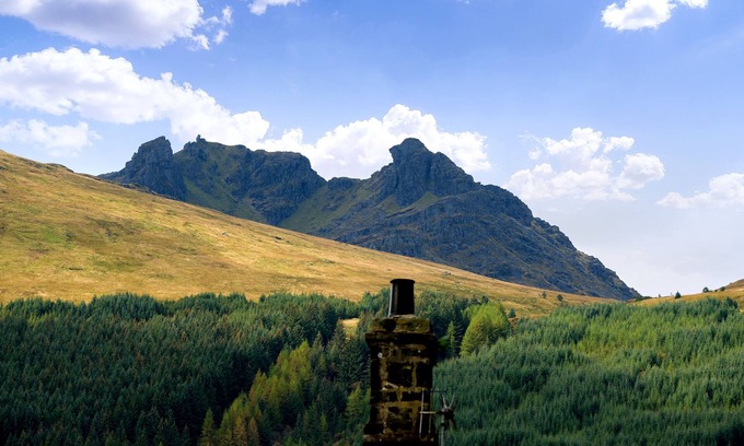 Arrochar Cottage | Charming Cosy Cottage for 8, by Loch Long & Loch Lomond | Dog friendly