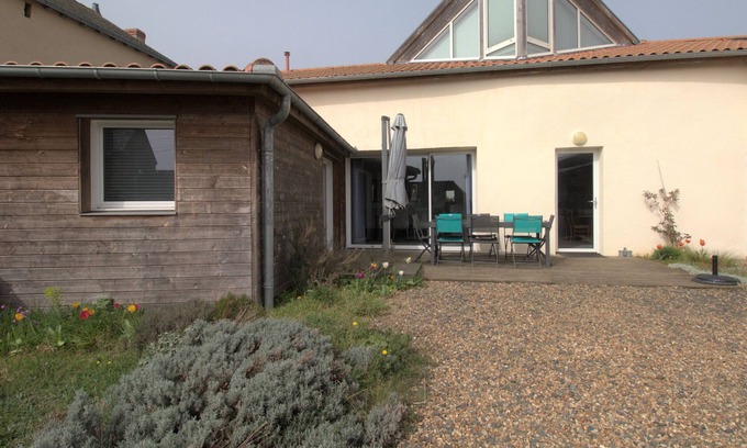 Aubigne-sur-Layon Cottage | Charming Cottage in Loire Valley Vineyards with Modern Comfort and Garden Access