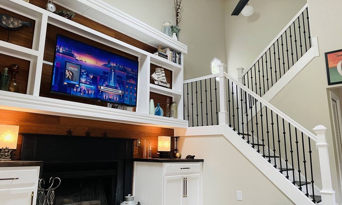 Arundel on the Bay House | Charming Cottage by the Bay with Hot Tub, Gourmet Kitchen & Community Beach