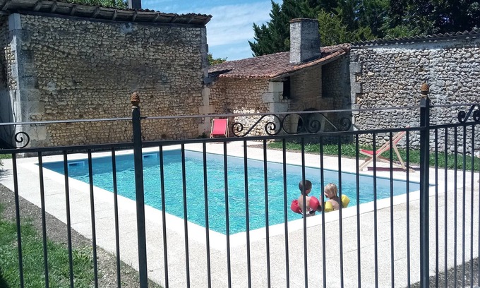 Pillac House | Charming cottage for family and friends in the heart of a village in southern Charente.