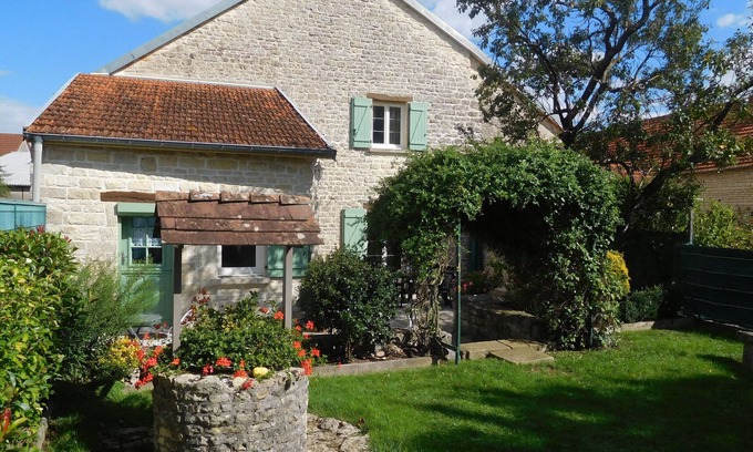 Pont-la-Ville Cottage | Charming Cottage with Terrace & Closed Yard in Pont-la-Ville