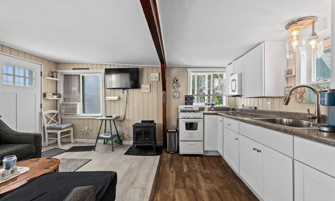 Breakwater Village House | Charming Cottage in Breakwater Village - Grab your Sandals and Head to the Private Beach!