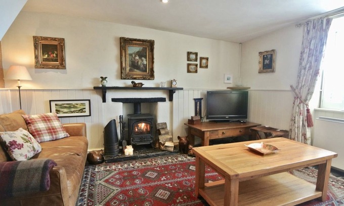 Slapton Cottage | Charming cottage in gorgeous village by the sea