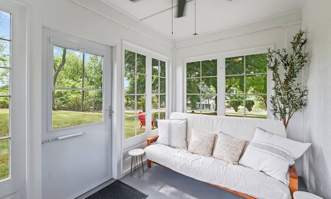 Purcellville Cottage | Charming cottage on 178 acres in Virginia's wine country.