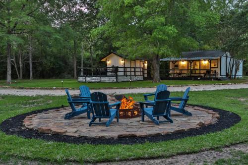 Montgomery House | Charming Cottage on 7 acres with Pond