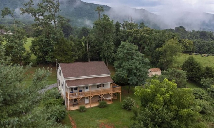 Stanley Cottage | Charming Cottage w/Incredible Views & Firepit