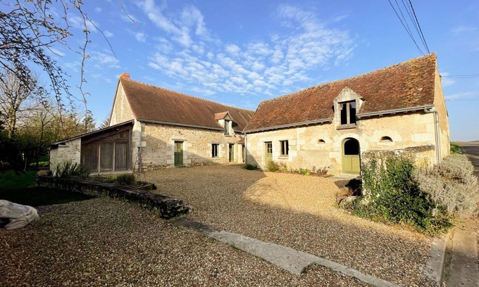 Chedigny Cottage | Charming cottage with garden in Chédigny