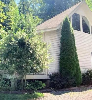 Sylva House | Charming country house by the creek in Sylva
