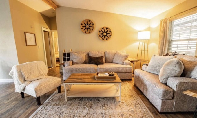McKinney House | Charming Country Retreat w/hot tub-10 min from Downtown McKinney!