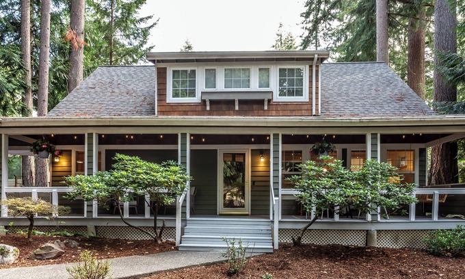 Sudden Valley Cottage | Charming cozy cottage in beautiful surroundings minutes from outdoor adventures.