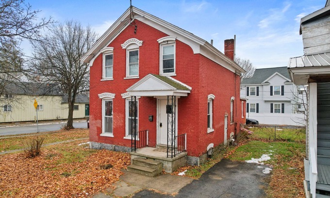 Glens Falls Apartment | Charming dog-friendly apartment with skiing, waterfalls, & kitchenette