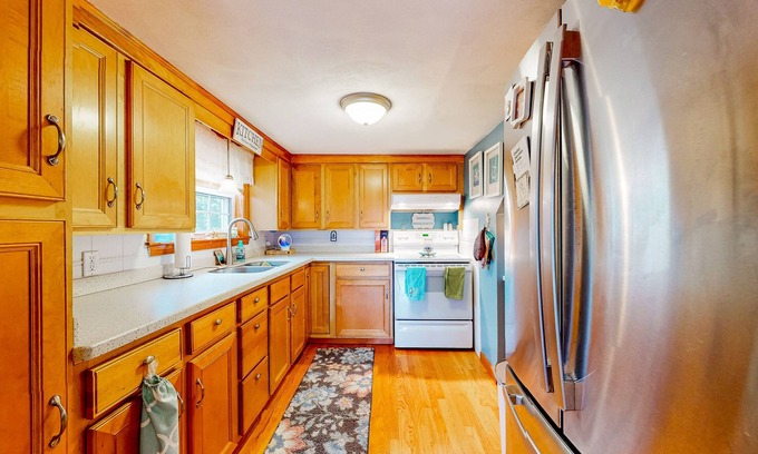 Wareham Center House | Charming dog-friendly retreat w/ W/D, & firepit - walk to beach