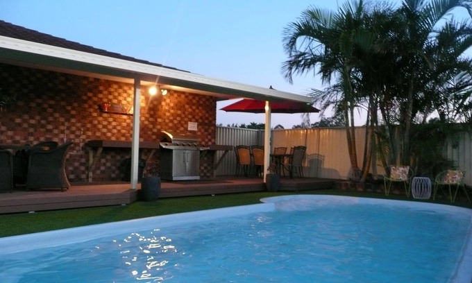 Woolgoolga Hotel | Charming Double Bed room Pet friendly Motel with Mineral Pool