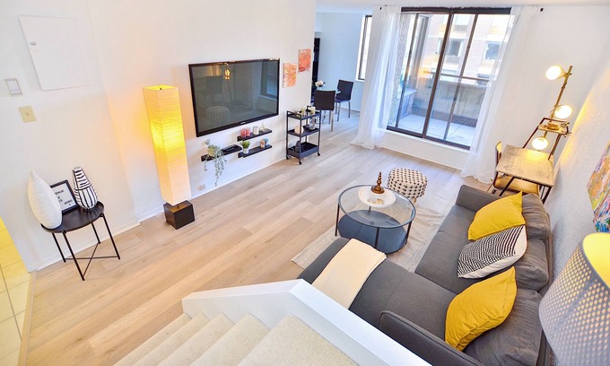 Milton Park Apartment | Charming Duplex 2 bedroom Downtown Montreal w/Netflix +Workspace+ Balcony +View