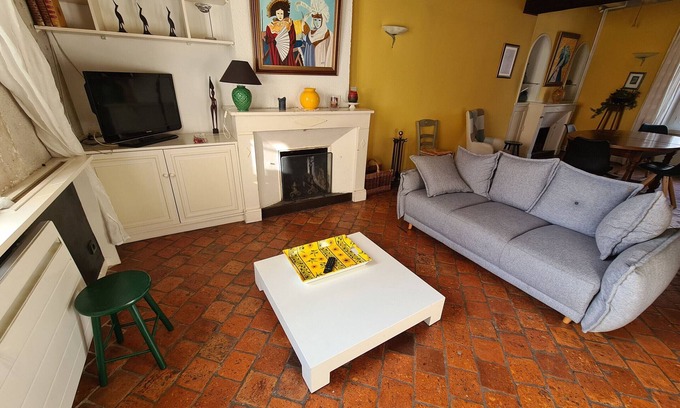 Meung-sur-Loire Apartment | Charming Duplex in Historic Meung-sur-Loire, Near Loire à Vélo & Château