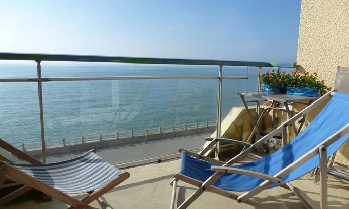 Ambleteuse Apartment | Charming duplex with magnificent sea view, in the natural region of Les 2 Caps