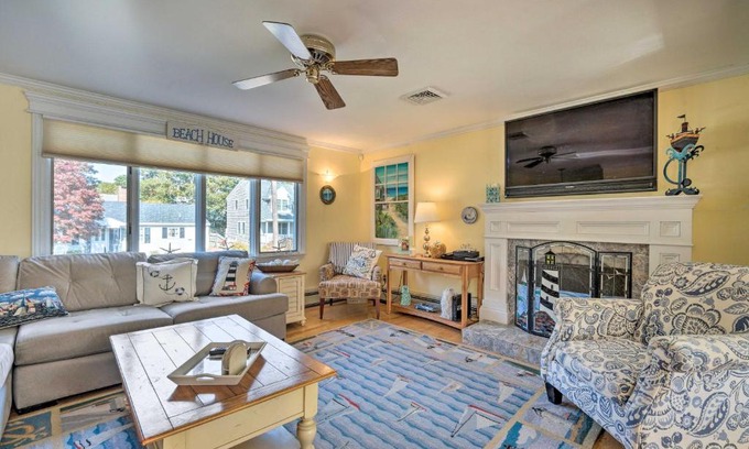 East Falmouth House | Charming East Falmouth Home Walk to Private Beach