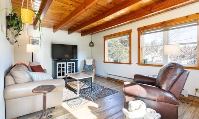 Evergreen Apartment | Charming Evergreen Getaway!! 28 day stays or longer