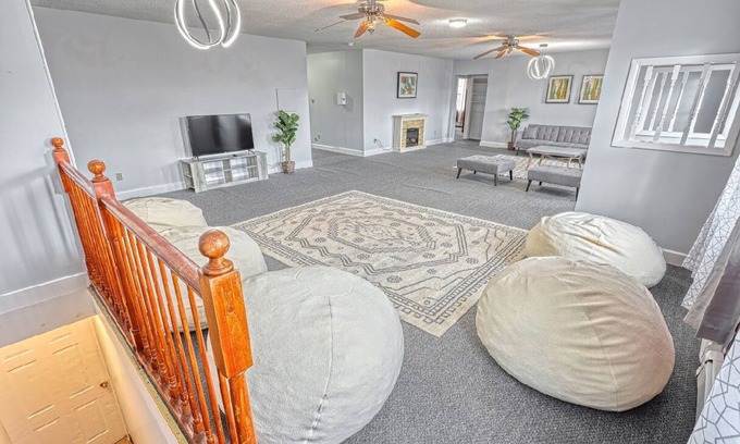 Warfordsburg Other | Charming farmhouse with 9 bedrooms and WiFi, AC in enjoyable Warfordsburg