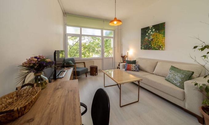 Moda Apartment | Charming Flat with Refreshing View in Kadikoy