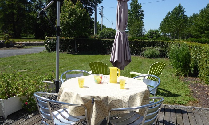 La Chapelle-aux-Choux Cottage | Charming Countryside Retreat with Heated Pool and Fireplace, Ideal for Nature Lovers!