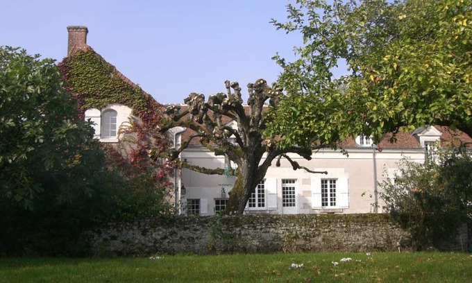 Saint-Georges-sur-Cher Cottage | Charming Renovated Estate with Pool, BBQ, and Vineyards near Loire Castles