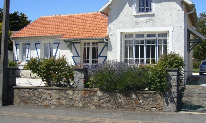 Saint-Michel-Chef-Chef House | CHARMING FAMILY HOUSE IN VILLAGE DES GALETTES ST MICHEL