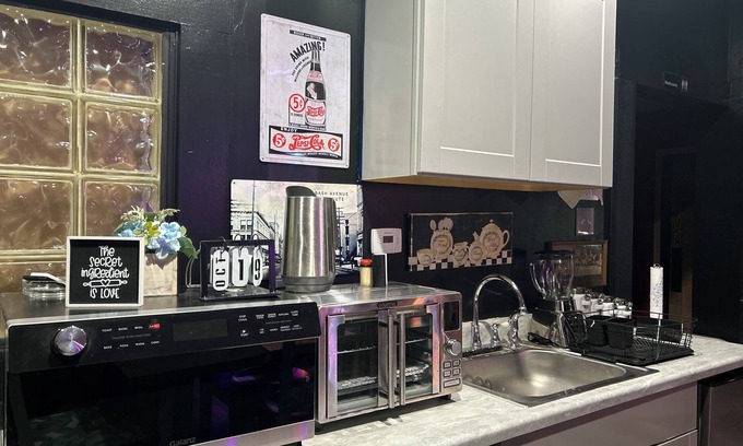 Terre Haute House | Charming & Fun! 2-bedroom house with WiFi, in Terre Haute Close to Casino