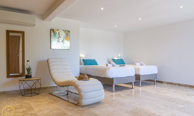 Paradou Apartment | Charming gîte with panoramic terrace and shared swimming pool - Vallée Des Baux