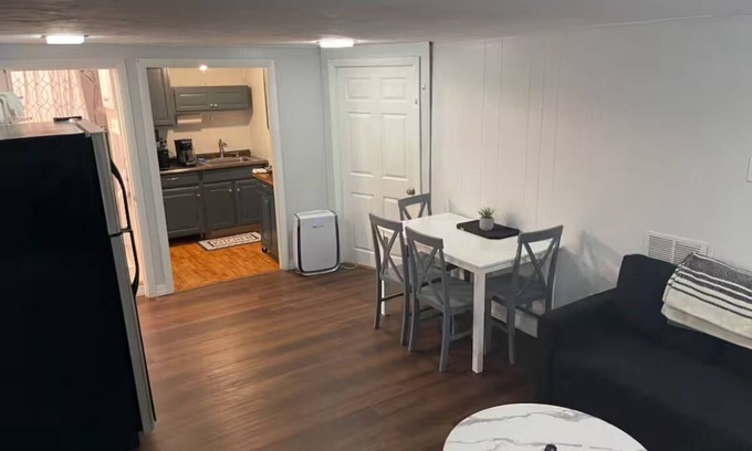 Brockton House | Charming garden level 1 bedroom 1 bath apartment in Brockton