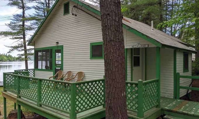 Raymond Cottage | Charming Getaway with Screened Porch, Deck, and Scenic Lake Views