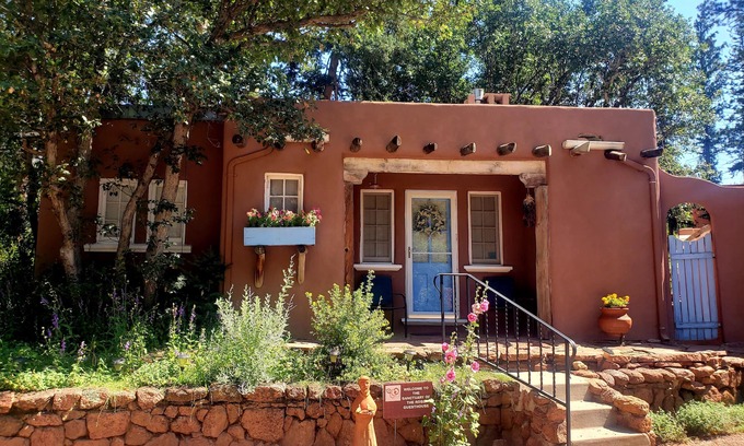 Cascade House | Charming Guesthouse for 2 by Pikes Peak with Mtn Views and 5 Star Reviews!