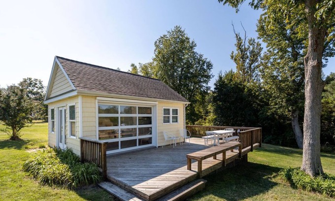 Deltaville Cottage | Charming Guest Cottage on Jackson Creek w/kayaks and bikes available!