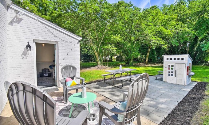 Hampton House | Charming Hampton Home with Yard 2 Mi to Beach!