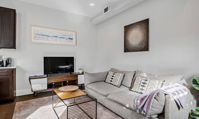 Downtown Harrisburg Apartment | Charming HBG Haven: Cozy 1BR Apt